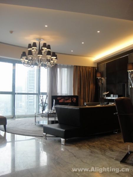 Deep tone interior decoration picture