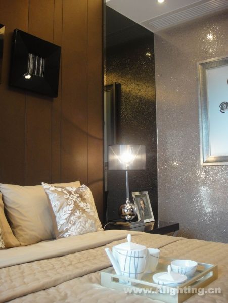 Deep tone interior decoration picture