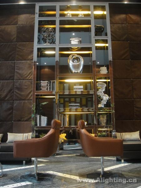 Deep tone interior decoration picture