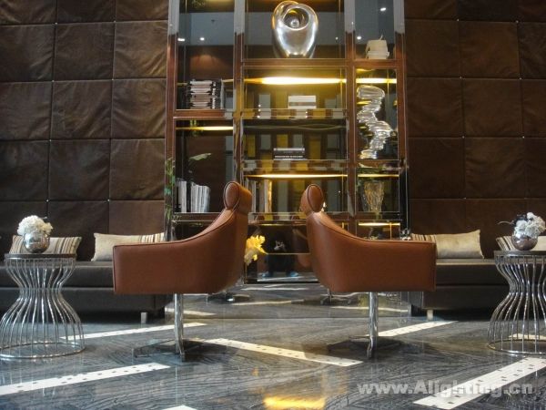 Deep tone interior decoration picture