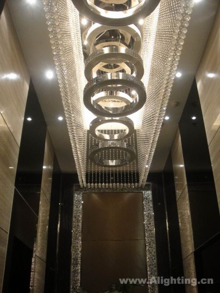 Deep tone interior decoration picture