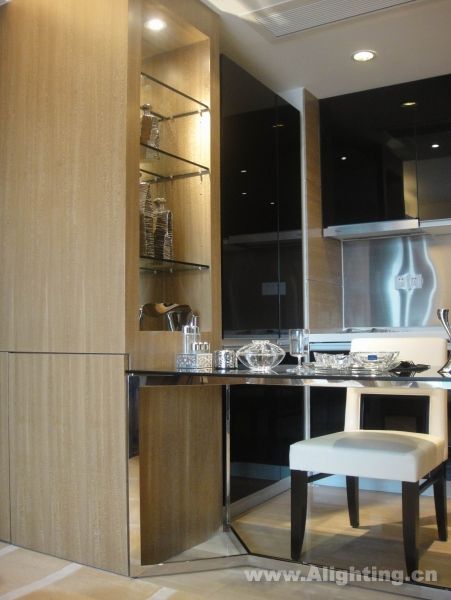 Deep tone interior decoration picture