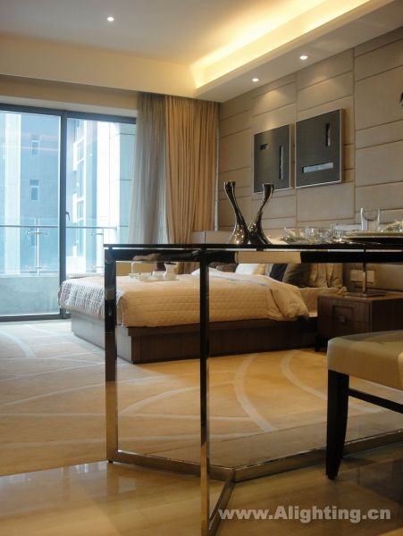 Deep tone interior decoration picture
