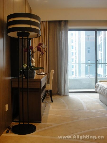 Deep tone interior decoration picture