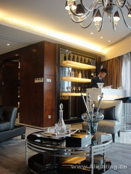 Deep tone interior decoration picture