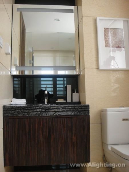 Deep tone interior decoration picture