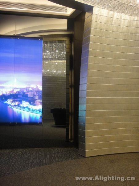 Deep tone interior decoration picture
