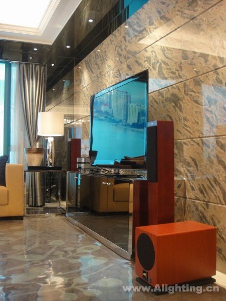 Deep tone interior decoration picture
