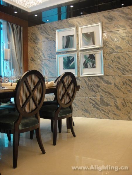 Deep tone interior decoration picture