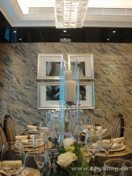 Deep tone interior decoration picture