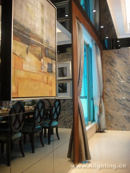 Deep tone interior decoration picture
