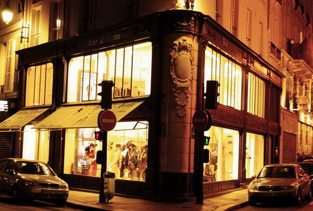 Really making a trip to Paris, the interior and windows