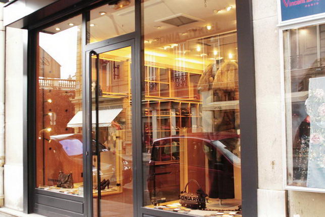 Really making a trip to Paris, the interior and windows