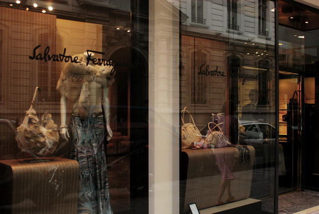 Really making a trip to Paris, the interior and windows