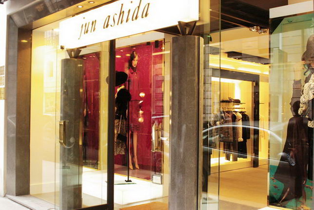 Really making a trip to Paris, the interior and windows