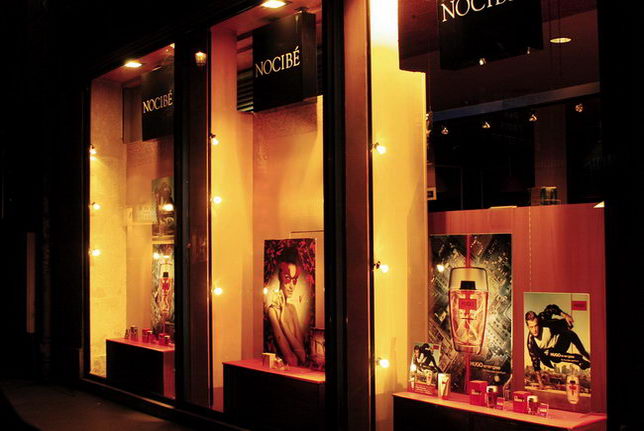 Really making a trip to Paris, the interior and windows