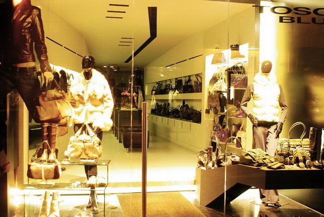 Really making a trip to Paris, the interior and windows