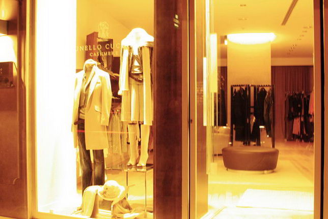 Really making a trip to Paris, the interior and windows