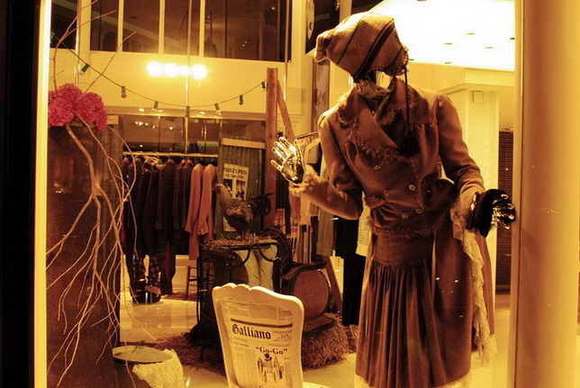 Really making a trip to Paris, the interior and windows