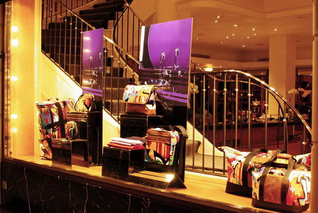 Really making a trip to Paris shop window displays and settings