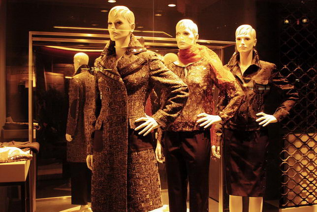 Really making a trip to Paris shop window displays and settings