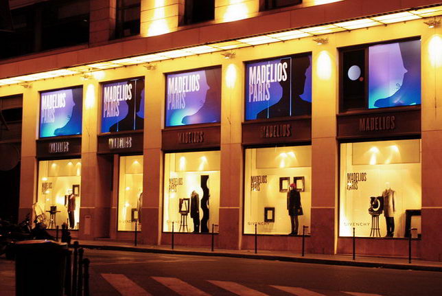 Really making a trip to Paris shop window displays and settings