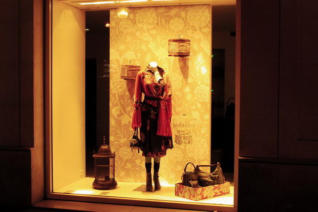 Really making a trip to Paris shop window displays and settings