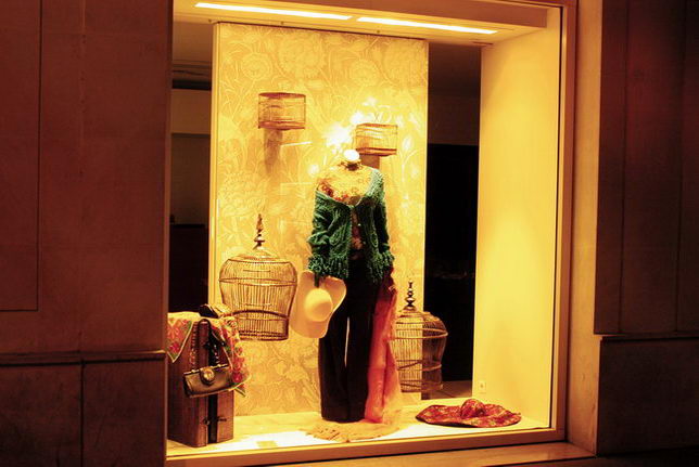 Really making a trip to Paris shop window displays and settings