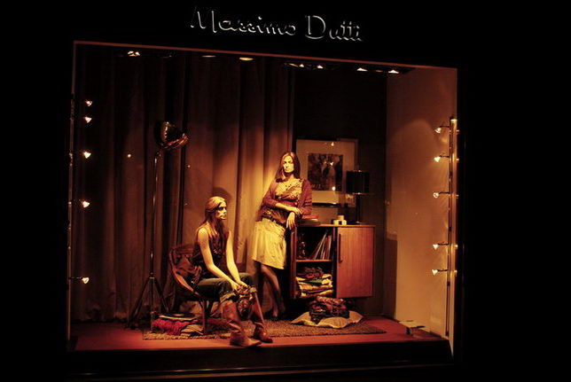 Really making a trip to Paris shop window displays and settings