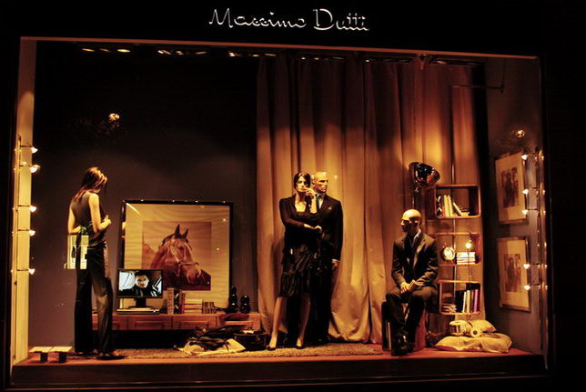 Really making a trip to Paris shop window displays and settings