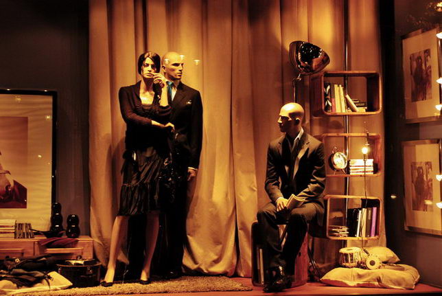 Really making a trip to Paris shop window displays and settings