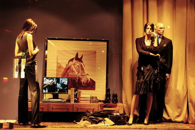 Really making a trip to Paris shop window displays and settings