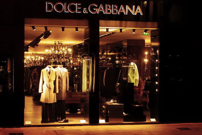 Really making a trip to Paris shop window displays and settings