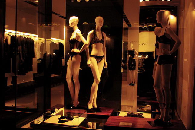 Really making a trip to Paris shop window displays and settings
