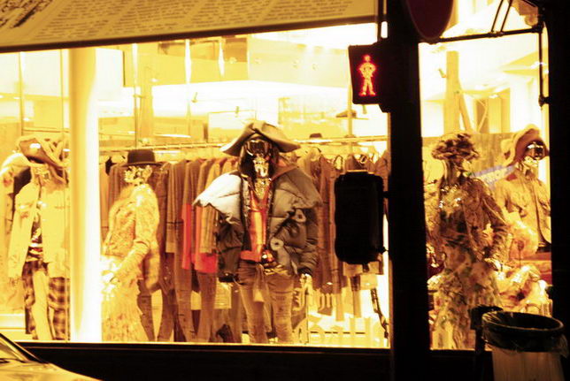 Really making a trip to Paris shop window displays and settings
