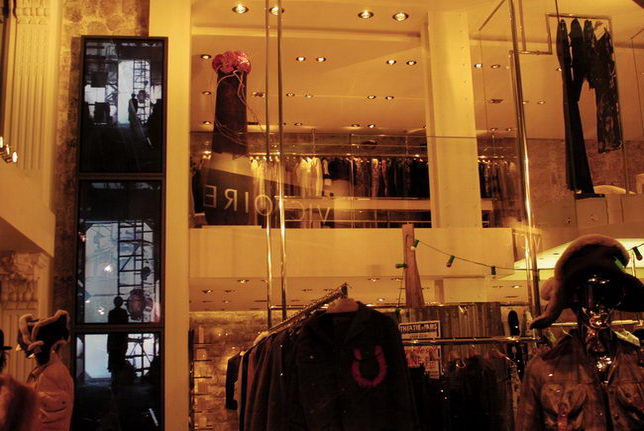 Really making a trip to Paris shop window displays and settings