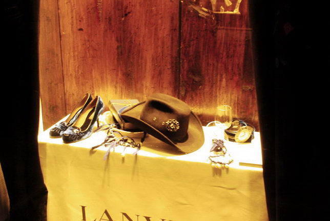Really making a trip to Paris shop window displays and settings
