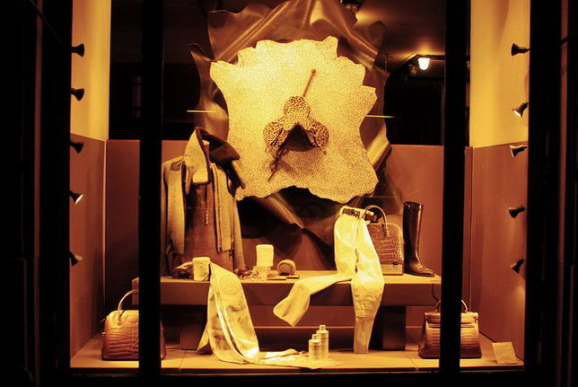 Really making a trip to Paris shop window displays and settings