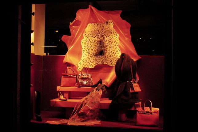 Really making a trip to Paris shop window displays and settings
