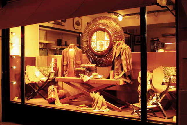 Really making a trip to Paris shop window displays and settings