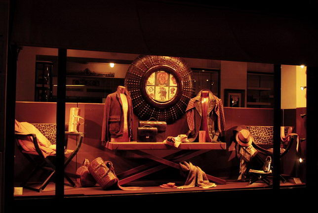 Really making a trip to Paris shop window displays and settings