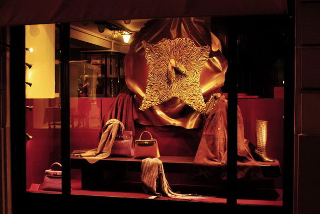Really making a trip to Paris shop window displays and settings