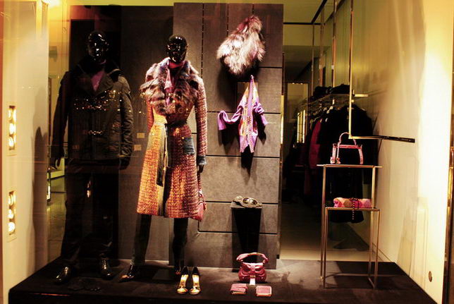 Large shop window displays and Paris