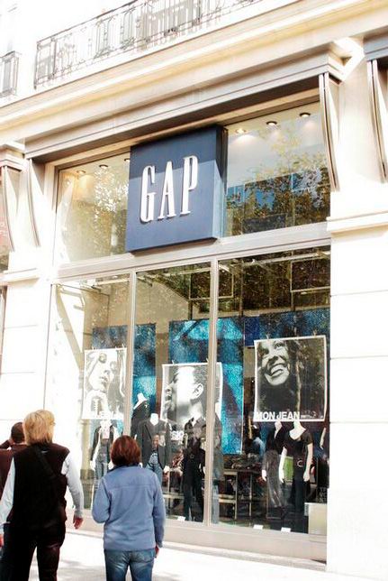 Paris Fashion clothing store Street shooting