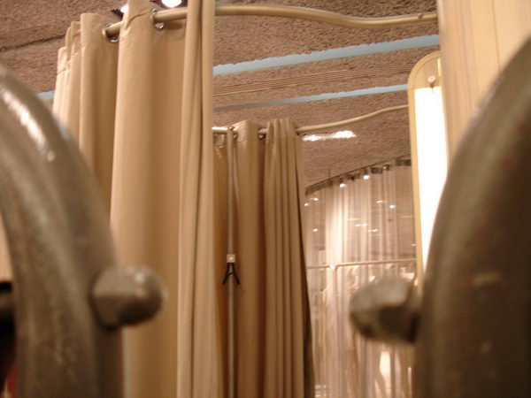 Design shoot real appreciation of the shop windows of Paris
