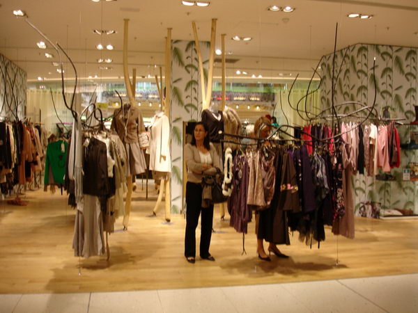 Design shoot real appreciation of the shop windows of Paris