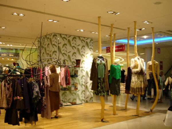 Design shoot real appreciation of the shop windows of Paris