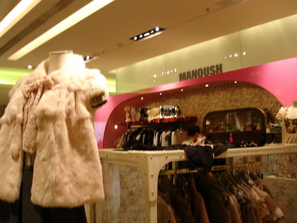 Design shoot real appreciation of the shop windows of Paris