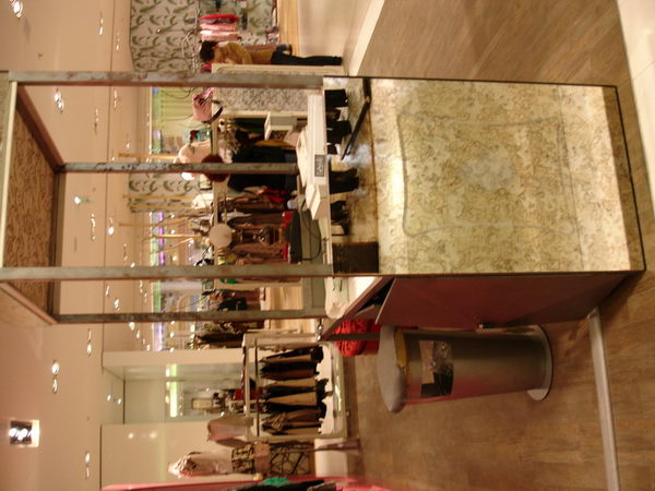 Design shoot real appreciation of the shop windows of Paris