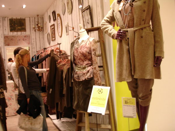 Design shoot real appreciation of the shop windows of Paris